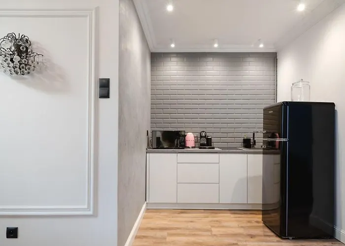 Urban Chic - Modern & Stylish, Aleja Solidarnosci * Warschau